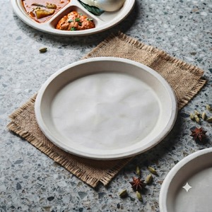 Assiette ronde compostable blanche de 10 pouces en bagasse, écologique pour la restauration - Product Image 2