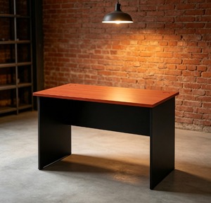 Escritorio de Oficina Comercial Rectangular Moderno con Superficie de Madera de Cerezo y Patas de Metal Negro, Independiente, Estable y Minimalista, Muebles para Oficina en Casa - Product Image 1