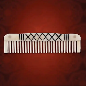 Peigne à cheveux confortable de style Viking miniature 100% naturel de 12 cm en os de buffle par FAIZA CRAFT - Product Image 4