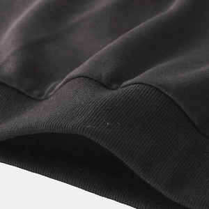 เสื้อสเวตเชิ้ตผู้ชายสีดำล้วน คอกลม แขนยาว ทรงปกติ สไตล์ลำลอง - Product Image 5