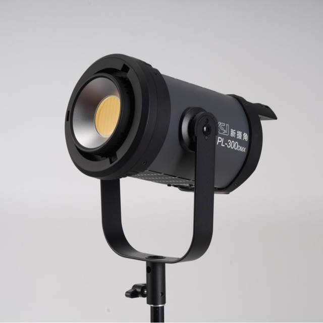 COB LED Video Light Bowens Mount Adjustable Color Temperature 2700-6500K 300W Aluminum Alloy Studio Fill Light App Control Live
