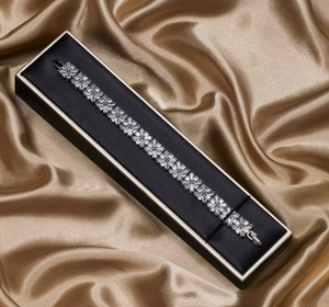 Conjunto de Joyería Nupcial: Collar, Pendientes y Pulsera de Zirconia con Baño de Rodio en Latón, en Caja de Regalo para Bodas y Fiestas - Product Image 4