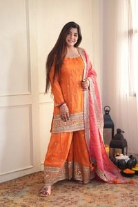 Traje Palazzo Naranja, Ropa Tradicional para Fiestas, Hilo Chinon con Trabajo de Lentejuelas Intrincado, Top Palazzo Dupatta para Ocasiones Festivas - Product Image 1