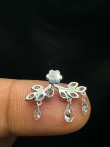 Pendiente de cartílago de oro de 14K con diseño de guirnalda de diamantes, delicado, con forma de rama de hoja, para piercing helix, joyería floral para piercing de cartílago. - Product Image 2