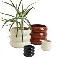 Ensemble de vases en céramique beige mat avec découpe ajourée, récipient sculptural abstrait, décoration de table moderne pour la maison