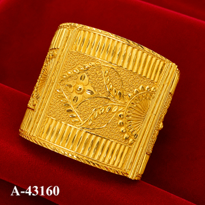 Bracelet tendance pour femme MOLL JEWELLERS en alliage de zinc plaqué or 24 carats avec motif géométrique et zircon pour les occasions de fête A-43160 - Product Image 1