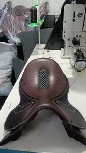 Silla de Montar Inglesa de Cuero Estilo Alemán con Árbol de Plástico para Caballo - Ansh International GR1 - Product Image 4