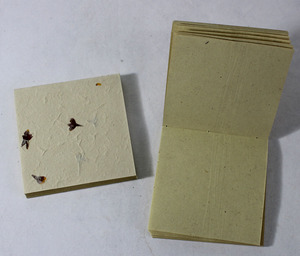 Cuaderno de Papel de Cáñamo Suave de Alta Calidad para Jardín, Diario de Viajero con Adornos Florales, Hierba y Pétalos - Product Image 3