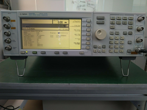 Générateur de signal ESG Agilent E4433B, source de signal RF micro-ondes de 250 kHz à 3 GHz pour les tests en laboratoire - Product Image 3