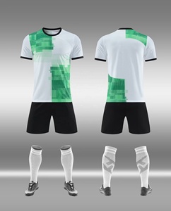 Conjunto de Uniforme de Fútbol Juvenil con Franjas Horizontales y Ribete en Contraste, Costuras Duraderas, Uniforme de Equipo de Fábrica OEM con Diseño Personalizado - Product Image 1