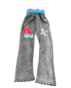 Conjunto Deportivo Gris con Capucha para Niña, con Ribete Rosa y Azul y Logotipo JC, Ropa Casual de Otoño, Pantalones Largos y Sudadera con Cremallera - Product Image 6