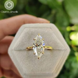 Bague de fiançailles et d'éternité classique pour femme en argent plaqué or rose avec moissanite taille coussin et sertissage à griffes - Product Image 1