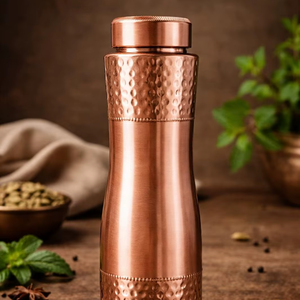 Botella de agua clásica de cobre con acabado mate grabado y martillado, ecológica, reutilizable, juego de regalo premium para uso corporativo y doméstico. - Product Image 4