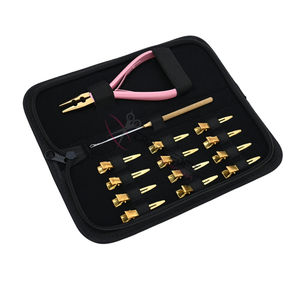 Kit d'outils professionnels pour extensions de cheveux micro-anneaux et microlinks roses, comprenant des pinces à sertir, des crochets pour nano-anneaux et des clips, dans une mini-boîte en rexine. - Product Image 1