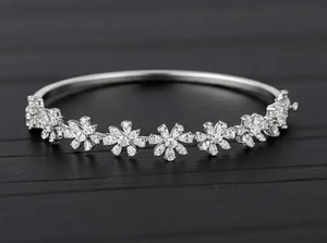 Pulsera de Lujo con Moissanita y Flores, Joyería Hip Hop Iced Out, Apariencia de Diamante VVS, Plata Esterlina, Brillo de Oro Blanco de 10K - Product Image 2