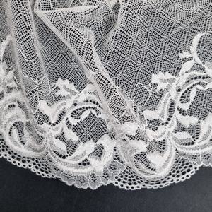 Tela de Encaje Elástico Floral de 24 cm, Ligera, Color Personalizado, Nailon y Spandex, Borde Festoneado, para Lencería, Vestido de Novia, Uso Versátil - Product Image 4