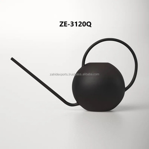 Arrosoir design artisanal en acier inoxydable thermolaqué, capacité 1,5 L, modèle ZE-3120N, pour l'aménagement de jardin, cadeau écologique - Product Image 6