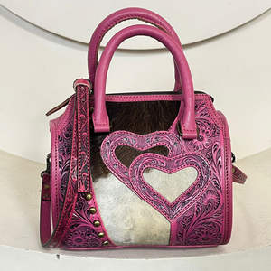 Sac de voyage spacieux en cuir de vachette artisanal avec motif cœur, idéal pour les week-ends et les vacances, unisexe - Product Image 4