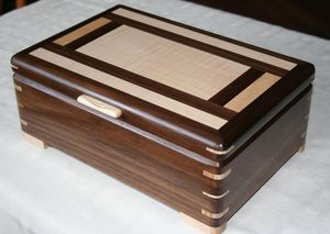 Caja de madera hecha a mano para almacenamiento y organización en el hogar - Product Image 4