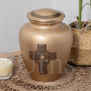 Urna de cremación con cruz de bronce, tamaño mediano para adultos, recipiente para cenizas conmemorativas, diseño religioso cristiano - Product Image 3