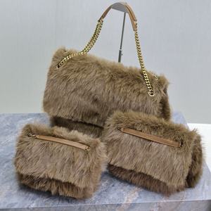 Bolsa Deportiva Impermeable de Piel Sintética de Lujo, Moderna, para Mujer, Diseño de Invierno - Product Image 1