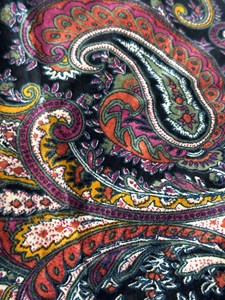 Tela de Terciopelo de Algodón de Lujo: Estampado Paisley Multicolor, Tela de Terciopelo de Algodón Estampada a Mano de 45 Pulgadas de Ancho con Diseño Floral - Product Image 2