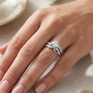 Bague solitaire en or blanc 14 carats avec diamant rond et pierres d'appoint |   Bague de fiançailles micro-pavée, élégante, bijoux fins - Product Image 1
