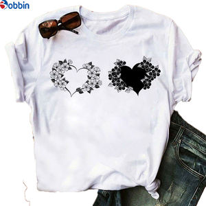 Camiseta con estampado de mariposas y rosas, holgada y transpirable, camiseta estampada para mujer, top gráfico de manga corta, ropa de talla grande, top para mujer - Product Image 2