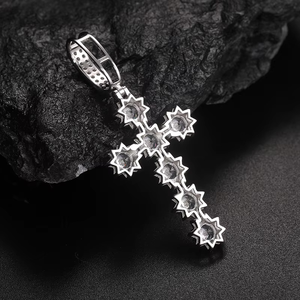 Colgante de Cruz con Micro Pavé de Moissanita, Colgante de Cruz con Piedras de Moissanita, Plata Sólida 925, Moissanita Certificada GRA - Product Image 1