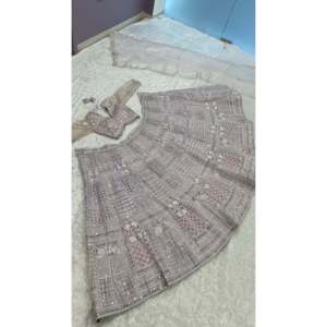 Vêtements de soirée Lehenga Choli pour femmes avec fil et ensemble de travail séquentiel - Product Image 2