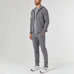 Survêtement pour homme offrant une sensation douce et un design sportif moderne, adapté à de multiples activités. - Product Image 6