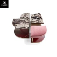 Un fabricant chinois a conçu une nouvelle table basse moderne de luxe sur mesure avec un plateau en marbre et un cadre en métal pour le salon