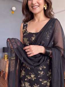 Ensemble de costume ethnique élégant en faux georgette brodé, extensible, trois pièces, pour femmes - Product Image 3