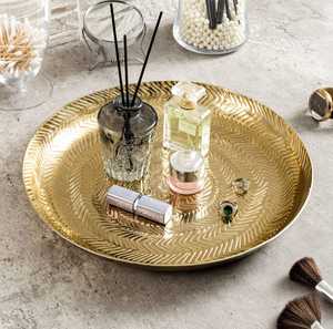 Plateau décoratif rond moderne plaqué or avec motif abstrait gravé pour le rangement de cosmétiques et la décoration intérieure - Product Image 4