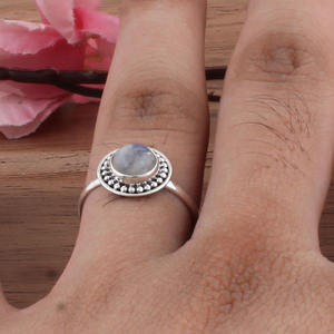 แหวนหมั้นผู้หญิงพลอยมูนสโตนสีรุ้งธรรมชาติ เงินแท้ 925 ประกายสีน้ำเงิน พลอยแท้ เครื่องประดับสำหรับงานปาร์ตี้ ขายส่ง - Product Image 6