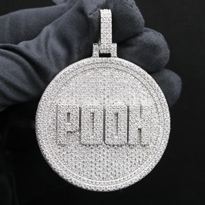 Pendentif Moissanite de Luxe Personnalisé en Acier Inoxydable avec Cadran à Chiffres Romains et Boîtier Octogonal Style Hip Hop, avec Chaîne Entièrement Sertie de Pierres - Product Image 4