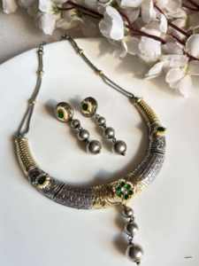 Collar Hasli de Doble Piedra de Diseño de la Mejor Calidad con Fusión Kundan para Bodas y Eventos Festivos, Disponible para la Venta - Product Image 4