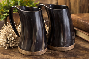 Carafe artisanale en corne de buffle naturelle avec base en bois, écologique, 500 ml, pour vin, bière, boissons / Carafe de service décorative rustique - Product Image 3