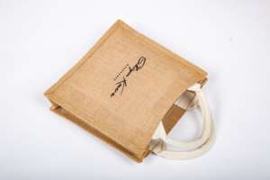 Bolsa de Almacenamiento de Yute Reutilizable Ecológica con Diseño Plegable, Transpirable y a Prueba de Polvo, Portátil para Viajes, Ropa y Uso en la Cocina - Product Image 4