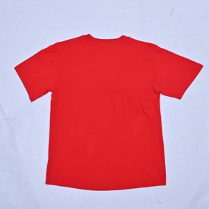T-shirt en jersey rouge pour femme, col rond, manches courtes, avec logo en strass et embellissement floral doré, idéal pour l'été et les activités en extérieur - Product Image 6