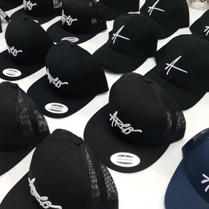 หมวกแก๊ปทรง Trucker แบบปรับได้ ยี่ห้อ Protect Style Apparels ด้านหน้าปรับได้ ด้านหลังเป็นตาข่ายระบายอากาศ ดีไซน์น้ำหนักเบา สามารถปรับแต่งได้ - Product Image 3