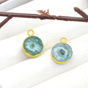 Pendentif Rond en Quartz Solaire Émeraude avec Bordure Plaqué Or, Breloque en Pierre Précieuse, Fourniture pour la Fabrication de Bijoux Bohèmes Tendance - Product Image 2