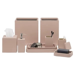 Ensemble d'accessoires de salle de bain en métal, attrayant et élégant, conçu pour offrir des performances et une beauté durables. - Product Image 2