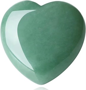Pierre de jade polie en forme de cœur, pierre précieuse naturelle verte pour la décoration sur le thème de l'amour - Product Image 1