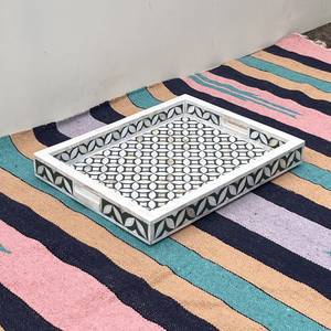 Plateau de service pliable classique en osier tressé, finition brossée, décoratif, durable, fait main, respectueux de l'environnement, pour salon, de l'exportateur indien - Product Image 1