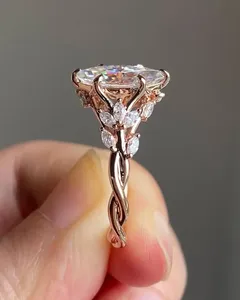 Anillo de Compromiso de Oro Macizo con Corte Marquesa, Anillo Solitario de Oro Macizo Vintage con Diamantes Agrupados, Joyería Nupcial Única y Regalo para Ella - Product Image 3