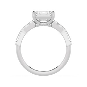 Anillo de Compromiso Moderno de Oro Rosa de 10K con Diamante Cultivado en Laboratorio Corte Asscher, Piedra Central Grande y Diamantes Laterales de Corte Baguette Refinados - Product Image 4