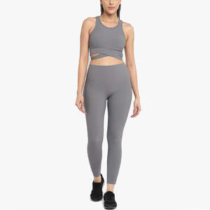 Ensemble de yoga pour femmes au design unique, pour une utilisation en extérieur, en polyester et élasthanne, ensemble de fitness pour femmes, idéal pour l'été, ensemble de sport pour la salle de sport - Product Image 1