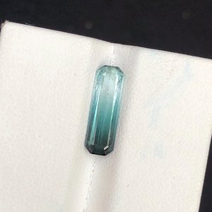 พลอยทัวร์มาลีนสีน้ำเงินอมเขียวทรงแปดเหลี่ยมยาว รูปทรงขั้นบันได พลอยธรรมชาติเม็ดเดี่ยวคุณภาพสูง สำหรับทำเครื่องประดับ ขายส่ง น้ำหนัก 200 กรัม สำหรับทำจี้ - Product Image 6