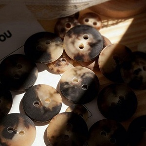 Boutons en corne de buffle naturelle faits à la main, écologiques, couleur marron, CC-2148, artisanat Crescent, dos plat, F S INTERNATIONAL - Product Image 5